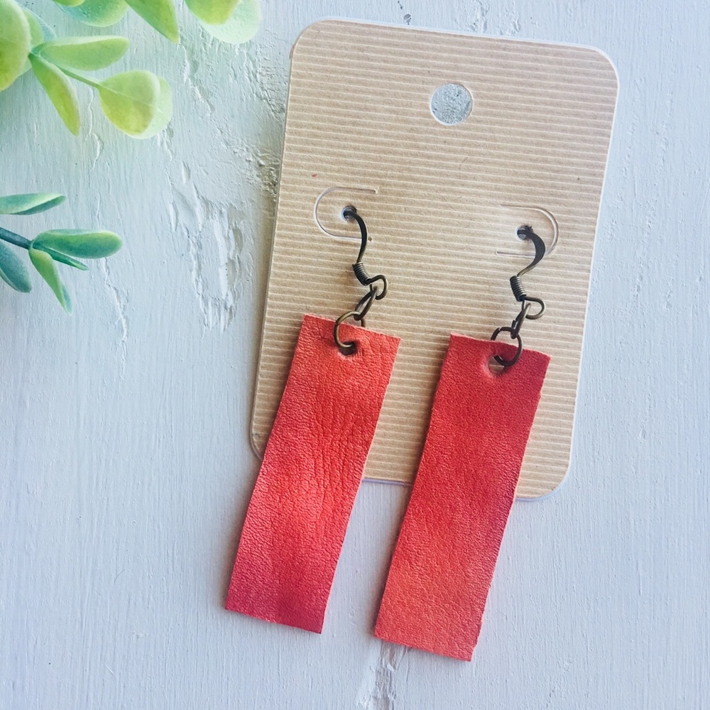 Leather earrings - minimal - coral